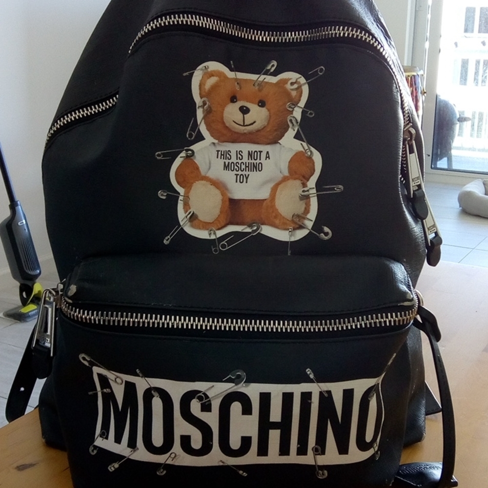 Moschino backpack 🎒